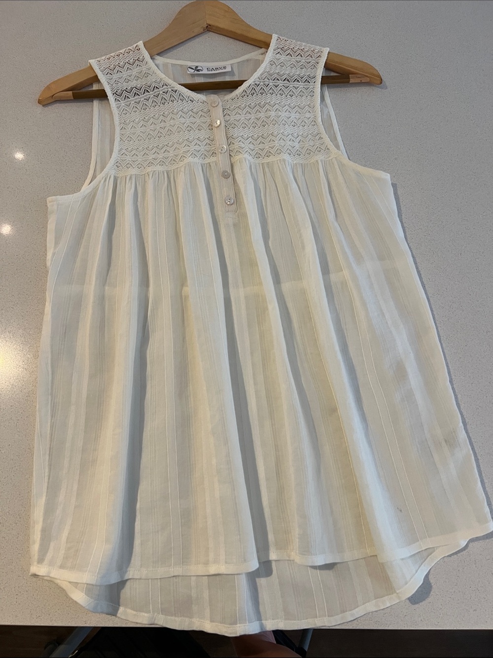 Carve Designs 100% organic cotton ivory voile sleeveless top. Sz Small. Like New